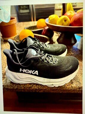 Hoka One One Womens Arahi 8 Black & White Running Shoes Sneakers, Size 7EE